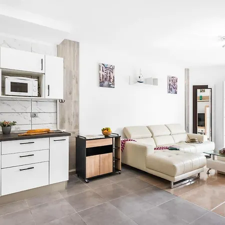 374 Atlantic View 1 Bedroom, Terrace, And Heated Pool