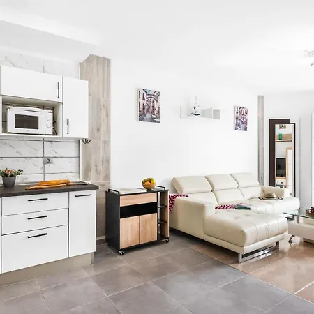 374 Atlantic View 1 Bedroom, Terrace, And Heated Pool